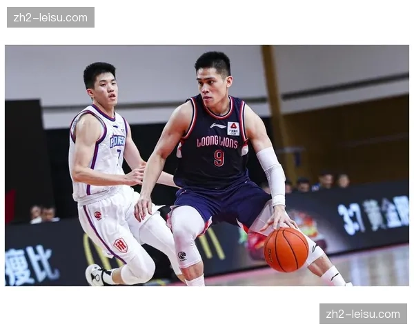 黄明依防守习惯不佳易被晃 广东年轻球员出场时间有限 黄明依防守习惯不佳易被晃 广东年轻球员出场时间有限